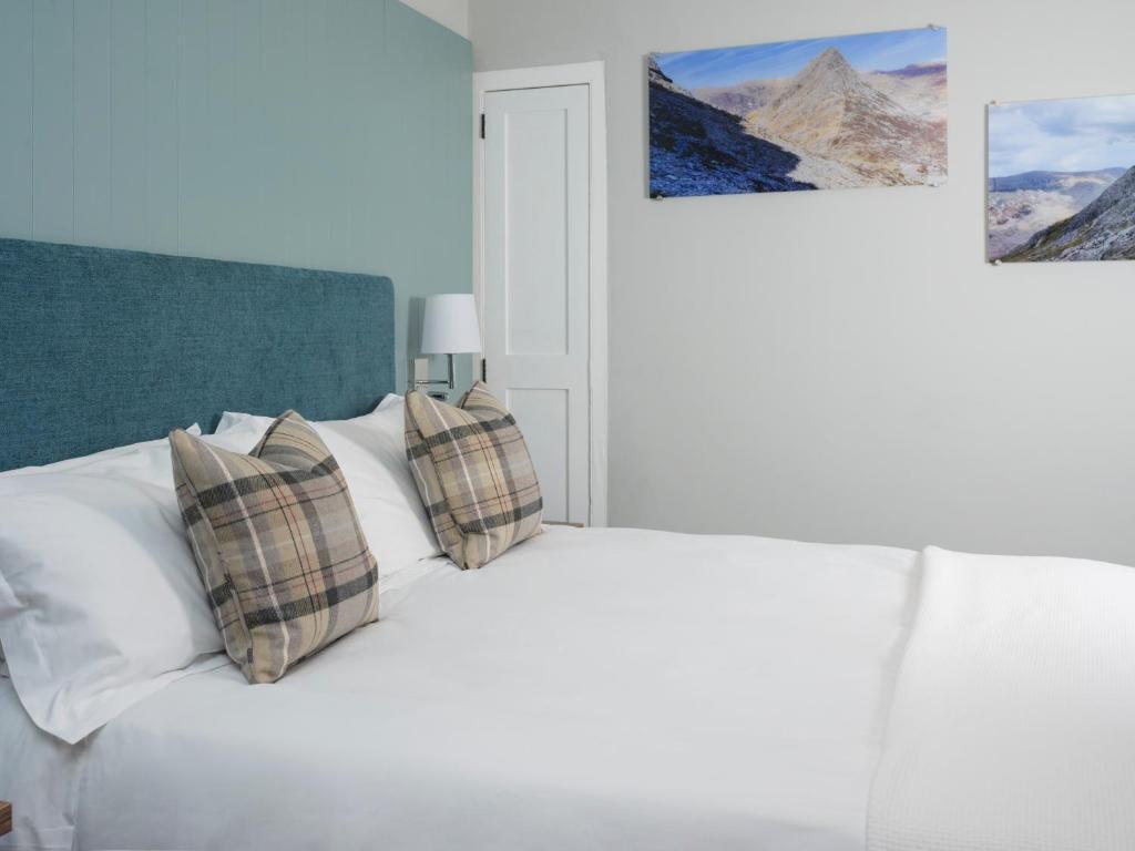 The_Bryntirion_Inn_Tryfan