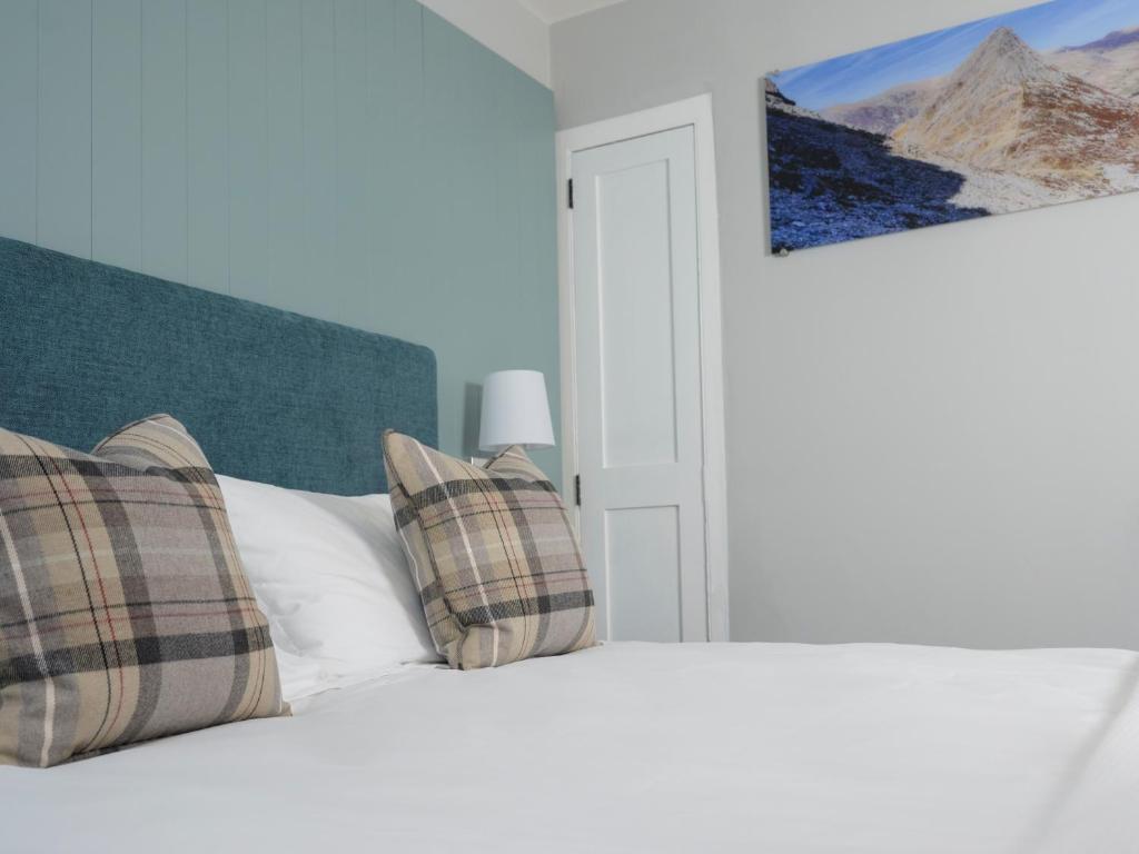The_Bryntirion_Inn_Tryfan_2